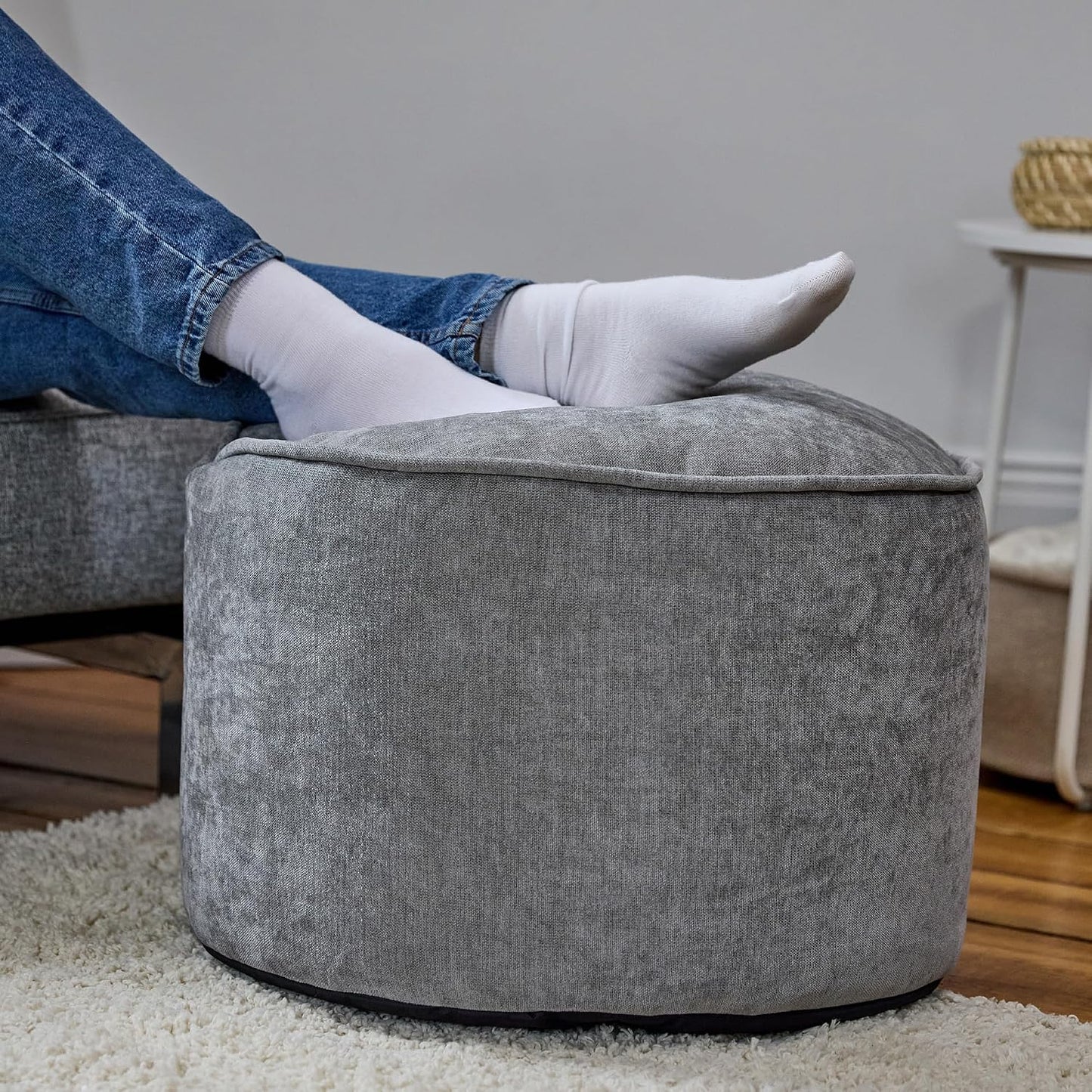 Icon Milano Hocker, Grau, Flauschiger Chenille Stoff, Samt Sitzsack, Sitzpuff, Pouf Hocker mit Füllung, Fußhocker für das Wohnzimmer, Deko Wohnzimmer